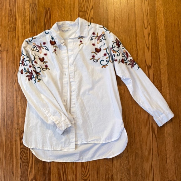 beachlunchlounge Tops - BeachLunchLounge Embroidered Button-Down